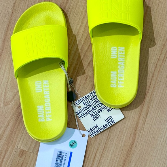 Neon yellow slides from Baum Ind Pferdgarten - Picture 3 of 3